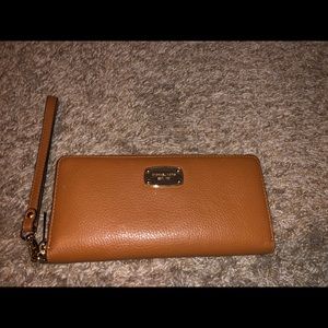 Michael Kors Leather Wristlet/Large Wallet